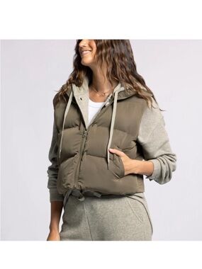 NWT Nordstrom thread and supply puffer vest size small